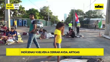 Video: Indígenas bloquean la avenida Artigas en reclamo de asistencia alimentaria