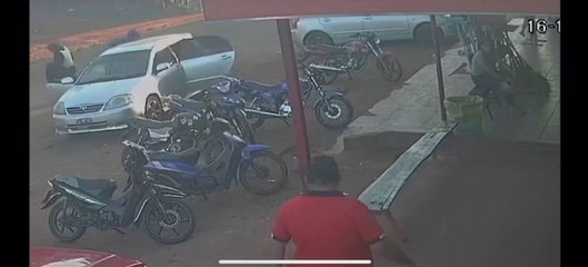 Cliente se enfrentó a asaltantes