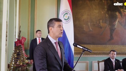 Santiago Peña felicita a Lizarella Valiente