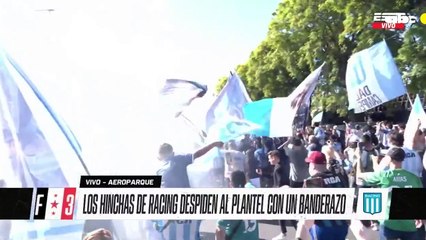Banderazo de los hinchas de Racing para despedir al plantel