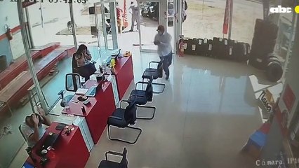 Millonario golpe a local de venta de cubiertas en Ypané