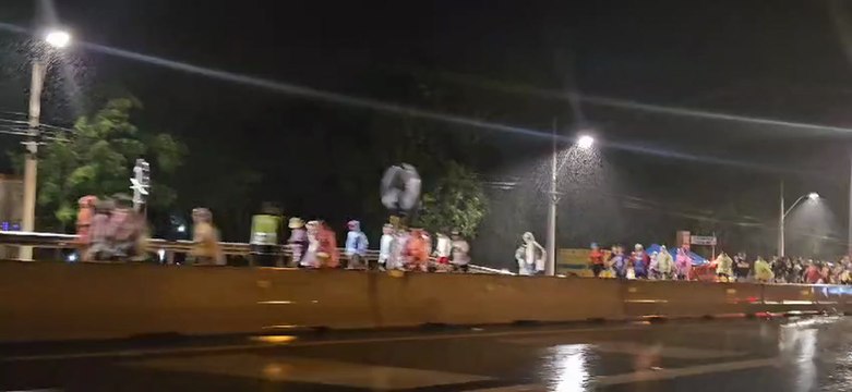 Peregrinos Caminan Pese A La Lluvia Rumbo A Caacupé