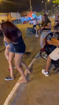 Dos grupos diferentes de “amigas y rivales” se toman a golpes en Coronel Oviedo