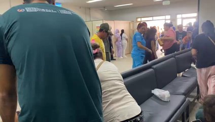 Escoltas del Presidente Peña mueven de su lugar a pacientes para acto en el hospital de Caacupé