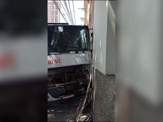 Móvil Dado De Baja De La Pmt Provoca Accidente En Asunción