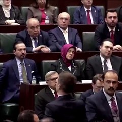 Erdoğan: Ana muhalefetin eski yönetim, yeni yönetim ve paralel yönetim arasında giderek kızışan çatışmalarını örtmek, belediyelerde ortaya çıkan yolsuzluklarını örtmek içni topluma karamsarlık pompaladığını hepimiz çok net görüyoruz.
