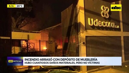 Incendio en depósito de mueblería en Lambaré: daños cuantiosos, pero sin heridos