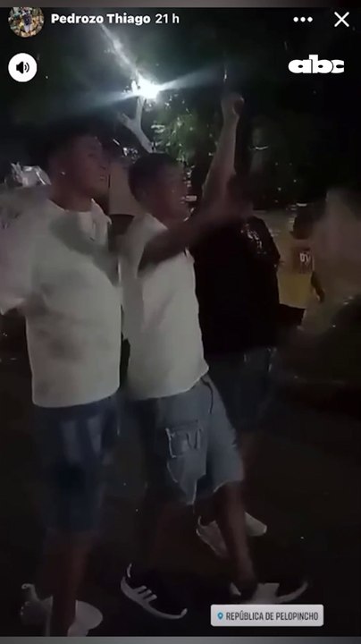 A lo Favela, pandilleros de la Chacarita se graban disparando