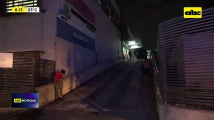 Video: Roban camioneta a una enfermera en el Hospital del Trauma