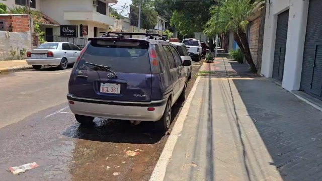 Essap pide racionalizar agua, pero deja caños rotos por todo Asunción