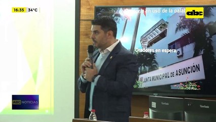 “La Municipalidad no es el Bailando”: parlamentarios critican subreendeudamiento de Nenecho