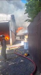 Gran incendio en un depósito de Fernando de la Mora