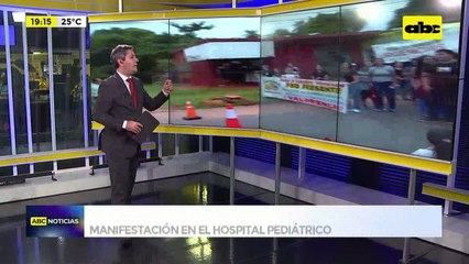 Funcionarios del Hospital Pediátrico Acosta Ñu protestan por falta de recursos y abandono del Estado