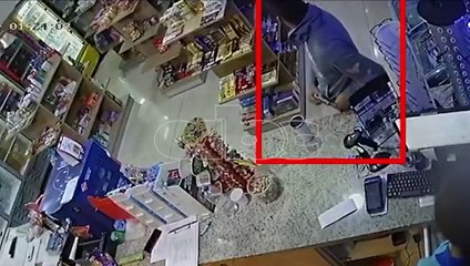 Circuito cerrado del asalto a la estación de servicio de Luque en la que suboficial de policía no reacciona