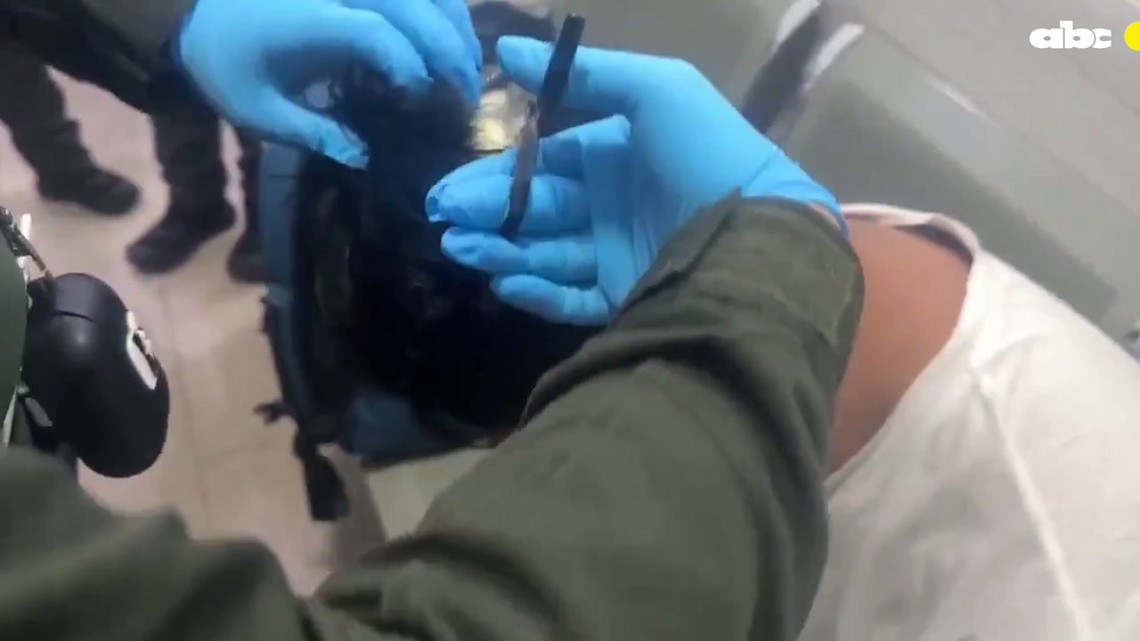 Capturan a un hombre que escondía 200 dosis de cocaina bajo una narcopeluca