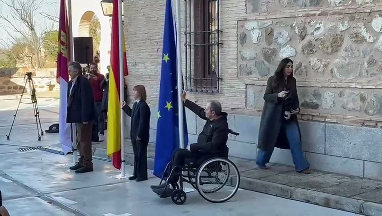 Izado de bandera Día de la Constitución