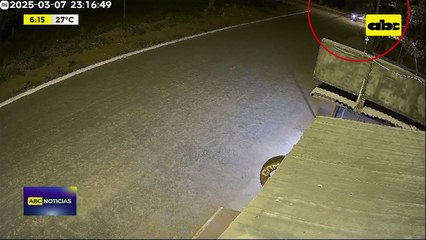 Video: Joven motociclista muere en accidente tras chocar contra un automóvil en Areguá