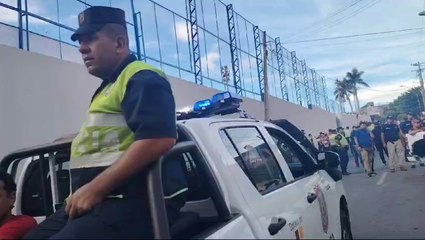 Policías trasladan a hinchas de Cerro Porteño
