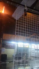 Incendio de gran magnitud afectó depósito de mercaderías de la influencer Bruna Wan