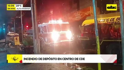 Nuevo incendio en el microcentro de Ciudad del Este afectó depósito de conocido shopping