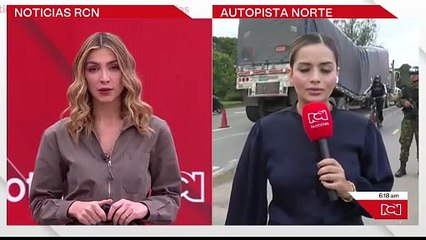 Tractomula cargada con explosivos se partió en dos en la Autopista Norte