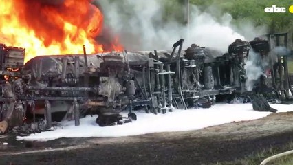 Vuelco de cisterna y posterior incendio deja a conductor herido en Ybytymí