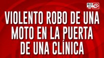 Tiros y terror: así robaron moto en la puerta de una clínica privada