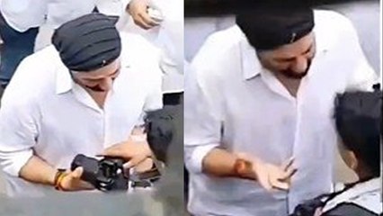 Dharmendra Asthi Visarjan: Haridwar में Paparazzi को देख Sunny Deol Angry,  Media बेशर्म