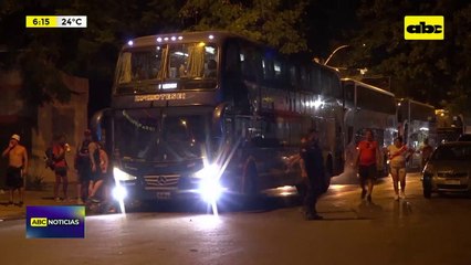 Hinchas argentinos agradecen la hospitalidad en Paraguay: operativo policial deja varios demorados