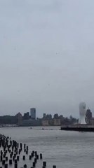 Un helicóptero se estrella en el río Hudson de Nueva York