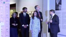 Los reyes visitan la exposición dedicada a la Reina Victoria y se reúnen con víctimas de trata