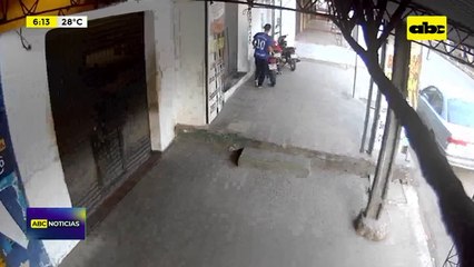Video: Hermano de presunto ladrón lo entregó a la policía y recuperan motocicleta robada