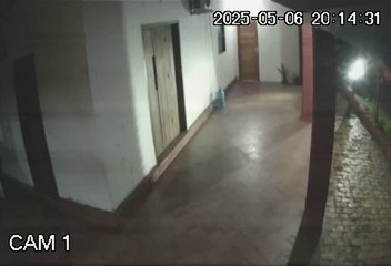 Conductora alcoholizada derrumba parte de una vivienda en Capiatá