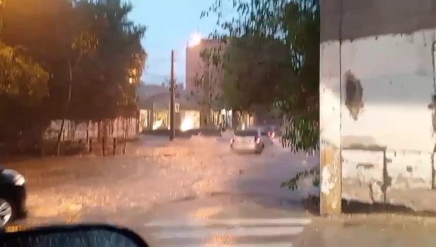 Raudales en calles de Asunción