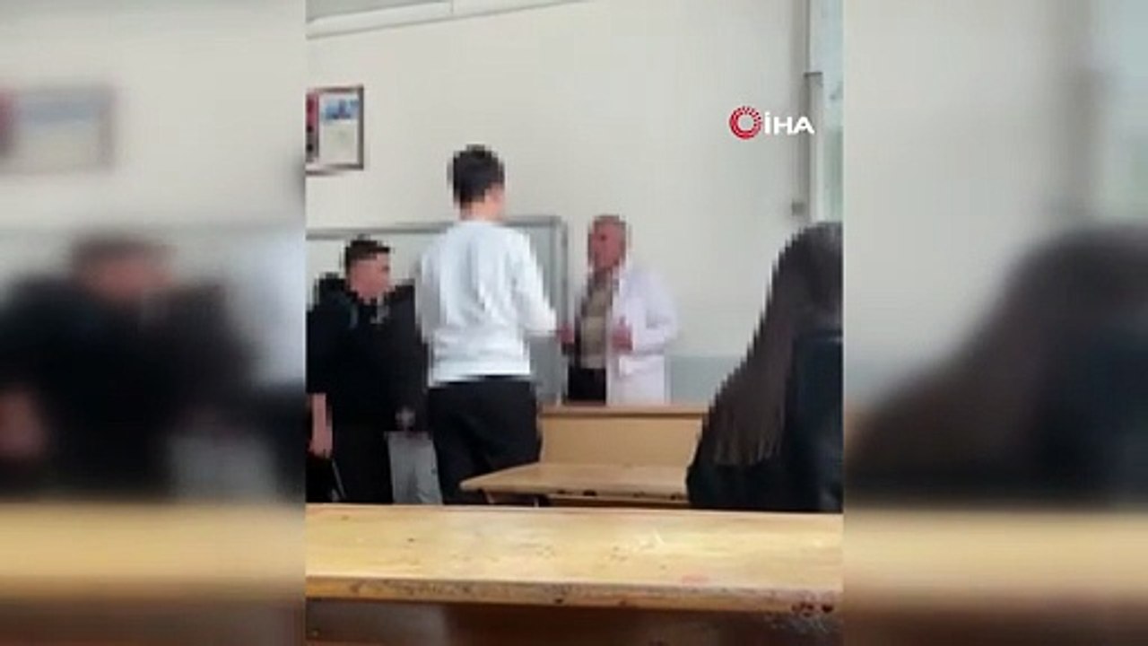 “Dedem” Deyip Makas Aldı! Öğrencinin Öğretmene Saygısızlığı Tepki Çekti
