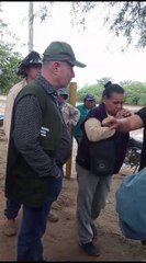 Reclamo de pobladores al MOPC