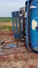 Vuelco de camión de gran porte en Tomás Romero Pereira