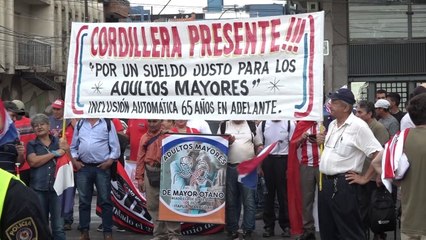 Manifestantes contra la mafia y la corrupción copan las calles de Asunción