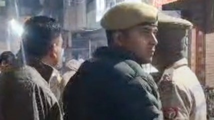 लहंगे के ग्राहक बुलाने को लेकर भिड़े दुकानदार