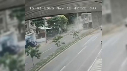 Camión de basura volcó en inmediaciones de la avenida Semidei