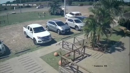 Impactante vuelco de camioneta en San Miguel: dos heridos y cuantiosos daños materiales