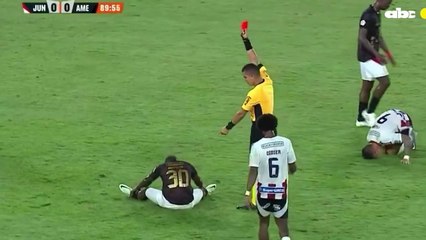 El terrible planchazo que recibió Guillermo Paiva en Colombia