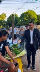 Orlando Arévalo y su esposa Carolina González en el "palco de autoridades" de desfile de centro comunal de Lambaré