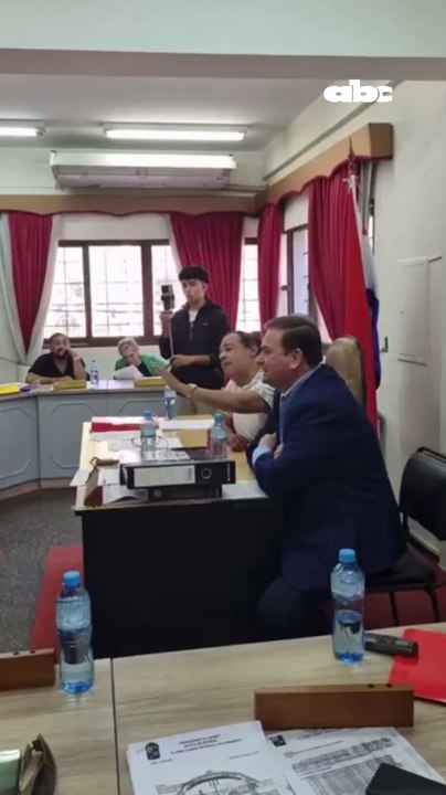 Concejala Carolina González Vs el intendente Guido González
