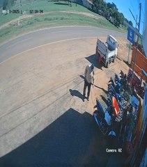 En minutos, dos desconocidos roban cables de un local de Carapeguá