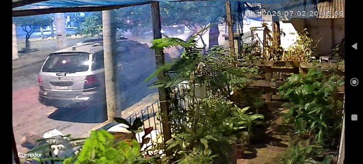 Violento choque entre bus y camioneta deja un herido