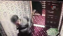 Camideki bağış kutusunu açamayan acemi hırsızlık şüphelileri kamerada