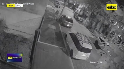 Roban vehículo estacionado a metros de una comisaría en Asunción