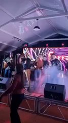 Fiscal Juan Daniel Benítez cantando la polca colorada