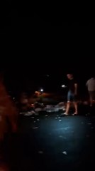 Rapiñan carga de gaseosas que cayeron de un camión en Carmen del Paraná